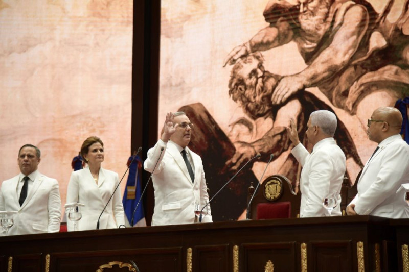 Los problemas que tuvo que capear Abinader al iniciar segundo mandato