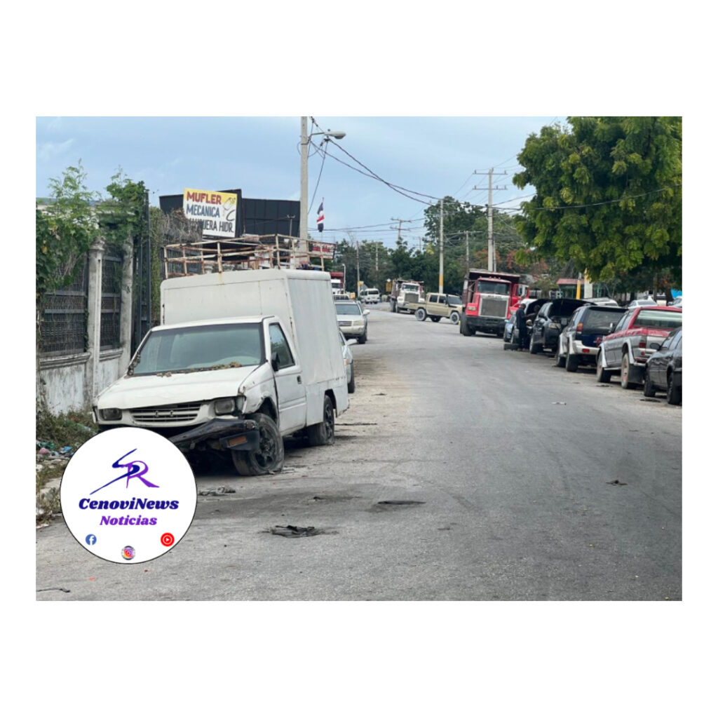 ¿Un paraíso con chatarras? Vehículos viejos empañan la entrada a Barahona